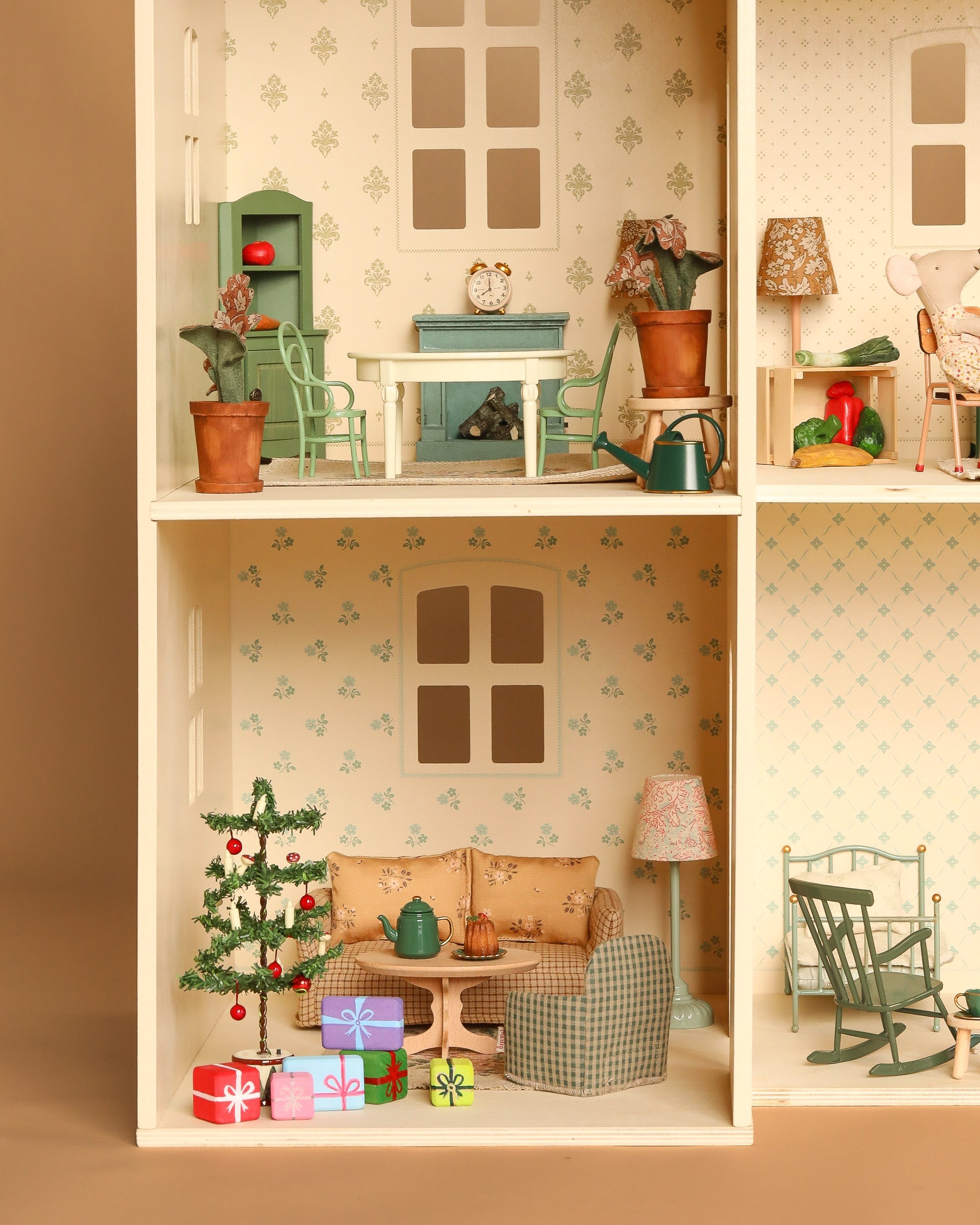 Maileg Fully Furnished Holiday Dollhouse Set + Surprise Gift