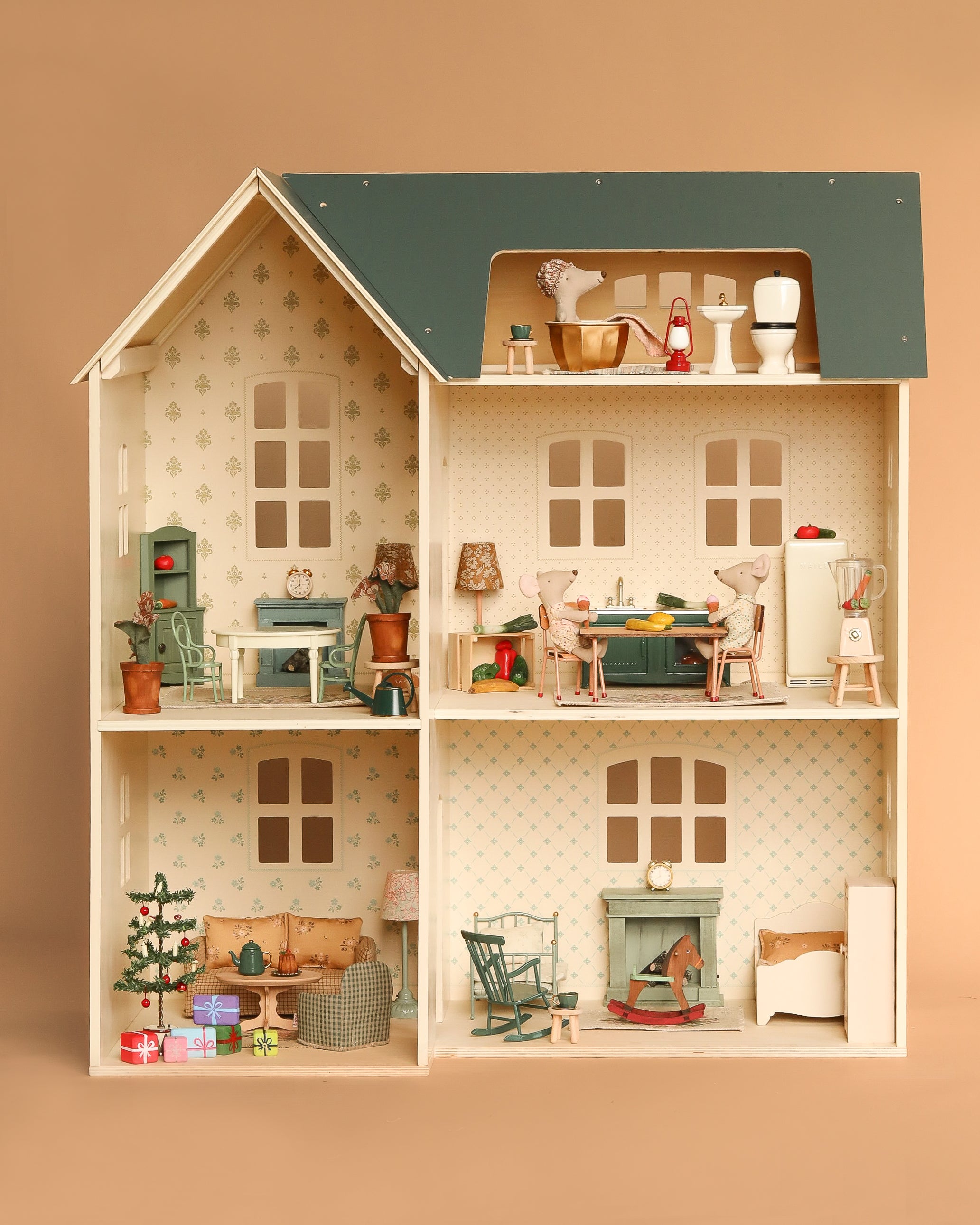 Maileg Fully Furnished Holiday Dollhouse Set + Surprise Gift